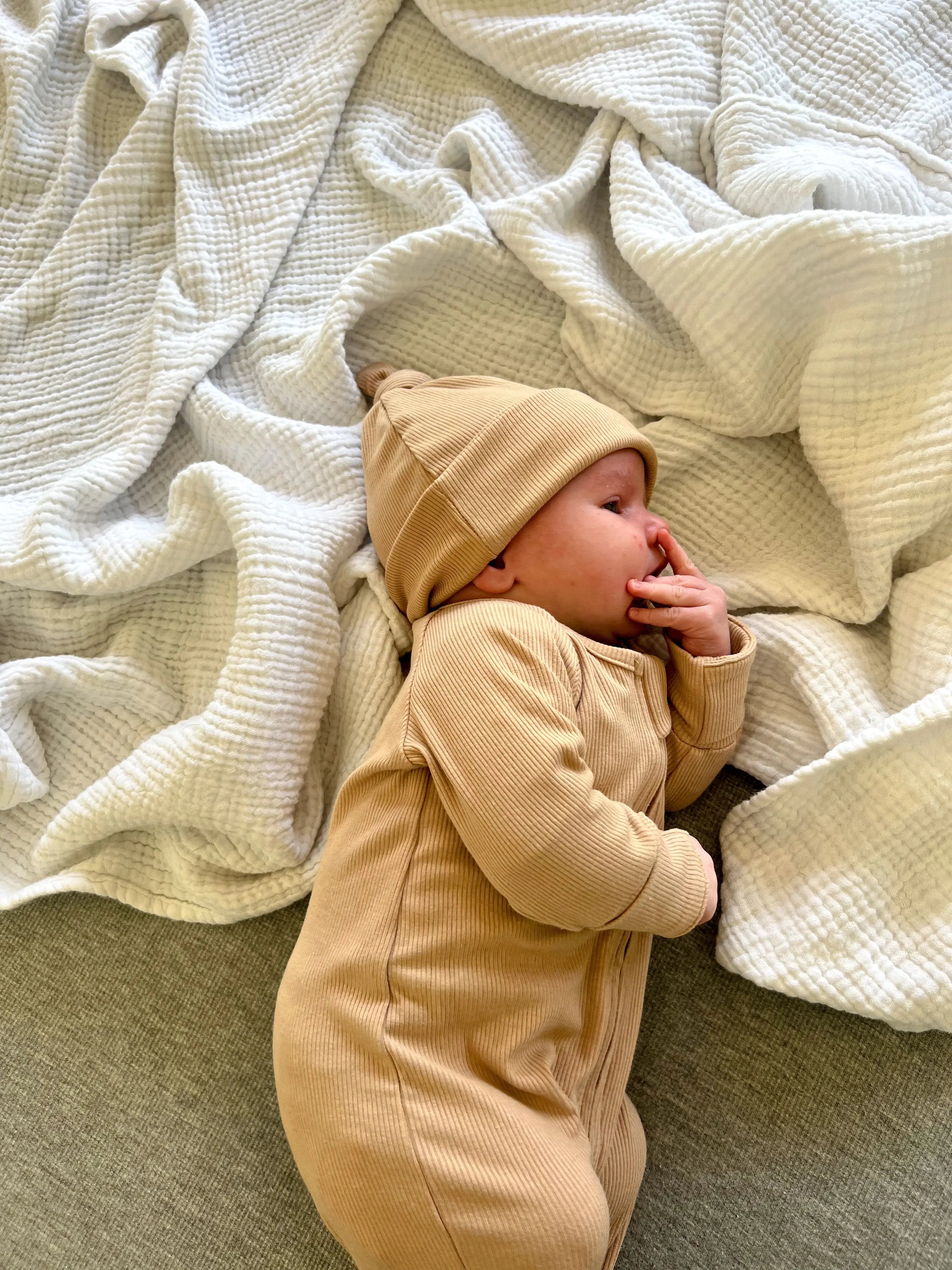 Ribbed Bamboo Baby Beanie - Soft Brown FROM ZION